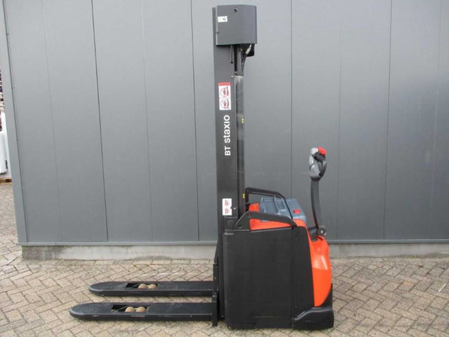 Used Forklift Truck TOYOTA SWE160 ELEKTRO HOCHHUBWAGENDEICHSEL (13049551)