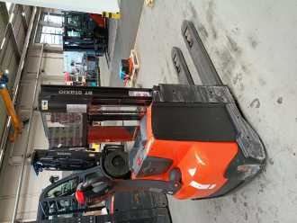 Used Forklift Truck TOYOTA SWE200D ELEKTRO HOCHHUBWAGENDEICHSEL (13039854) backdrop