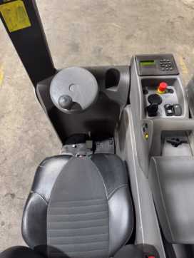 Used Forklift Truck UNICARRIERS Fahrerquersitz - TELESKOPGABELN - Hub.5.800mm - 1t ELEKTRO SEITENSTAPLER (12914436)