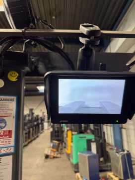 Used Forklift Truck UNICARRIERS Fahrerquersitz - TELESKOPGABELN - Hub.5.800mm - 1t ELEKTRO SEITENSTAPLER (12914436)
