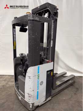Used Forklift Truck UNICARRIERS Fahrerquersitz - TELESKOPGABELN - Hub.5.800mm - 1t ELEKTRO SEITENSTAPLER (12914436)