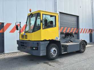 Used Forklift Truck WEITERE MOL YT200/4x2 DIESEL FAHRERSITZWAGEN (13072386) backdrop
