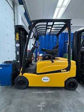 Used Forklift Truck YALE ERP16VF ELEKTRO VIERRADFRONTSTAPLER (12948863) backdrop