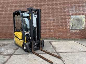 Used Forklift Truck YALE ERP16VT ELEKTRO DREIRADFRONTSTAPLER (12995057) backdrop