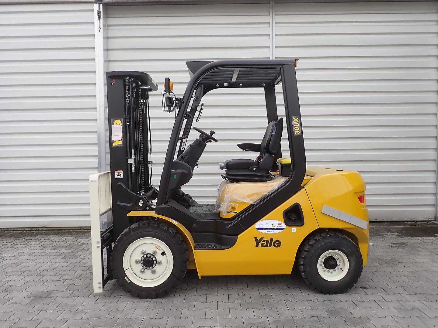 Used Forklift Truck YALE GDP30UX DIESEL VIERRADFRONTSTAPLER (13005141)