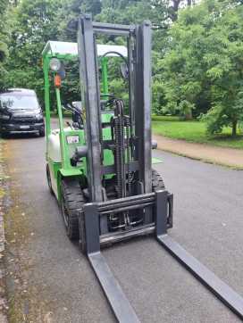 Wózki widłowe używane ARTISON FD25.33 DIESEL VIERRADFRONTSTAPLER (13050182)