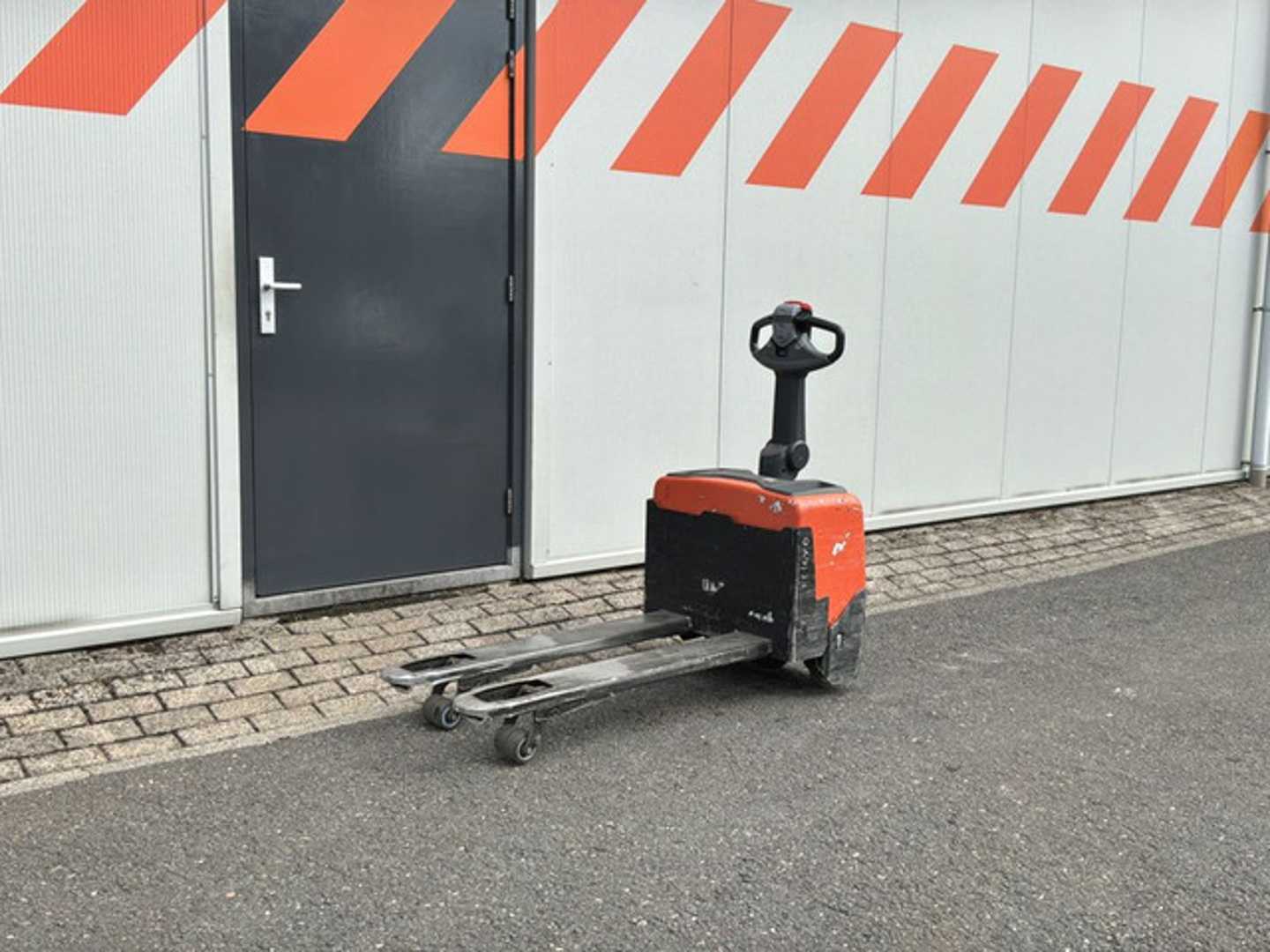 Wózki widłowe używane BT Toyota LWE130 ELEKTRO NIEDERHUBWAGENSEMIELEKTRISCH (13063939)