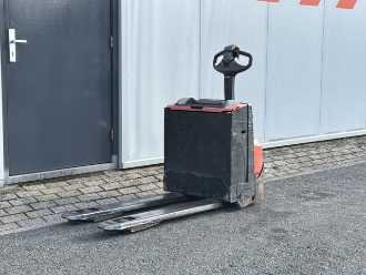 Wózki widłowe używane BT Toyota LWE160 ELEKTRO NIEDERHUBWAGENSEMIELEKTRISCH (13075287) backdrop