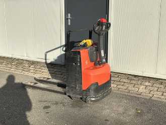 Wózki widłowe używane BT Toyota LWE180 ELEKTRO NIEDERHUBWAGENSEMIELEKTRISCH (13075291)