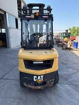 Wózki widłowe używane CATERPILLAR DP35NT DIESEL VIERRADFRONTSTAPLER (13053041)