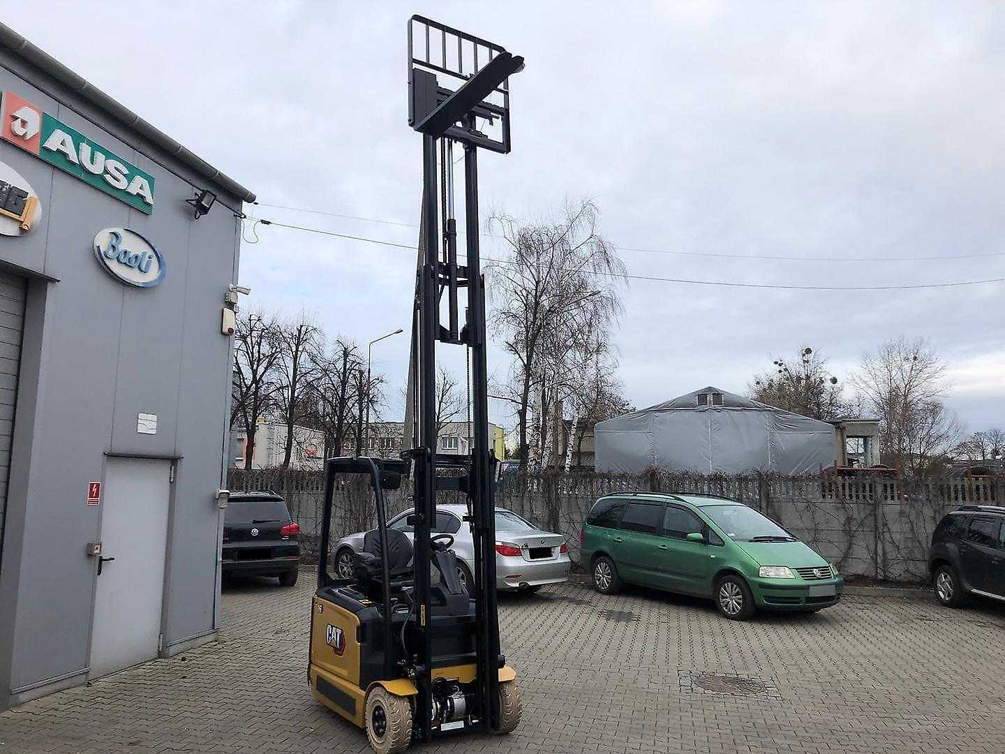 Wózki widłowe używane CATERPILLAR EP16ACNT ELEKTRO DREIRADFRONTSTAPLER (13068997)