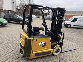 Wózki widłowe używane CATERPILLAR EP16ACNT ELEKTRO DREIRADFRONTSTAPLER (13074323)
