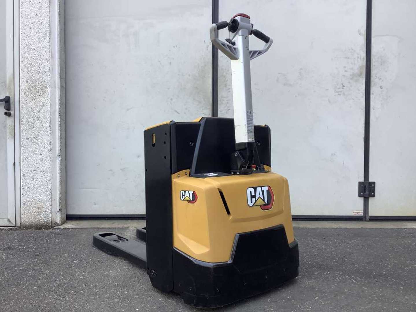 Wózki widłowe używane CATERPILLAR NPP16N2 ELEKTRO NIEDERHUBWAGENDEICHSEL (13032057)