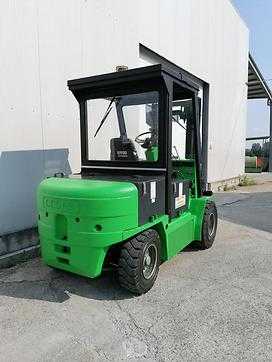 Wózki widłowe używane CESAB ECO P60 ELEKTRO VIERRADFRONTSTAPLER (12928235)