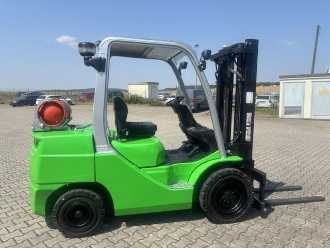 Wózki widłowe używane CESAB M330 GAS VIERRADFRONTSTAPLER (13059451) backdrop