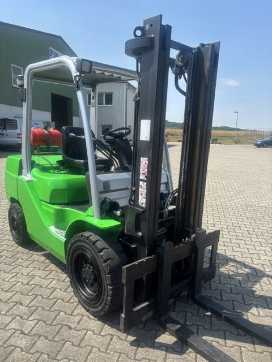 Wózki widłowe używane CESAB M330 GAS VIERRADFRONTSTAPLER (13059451)