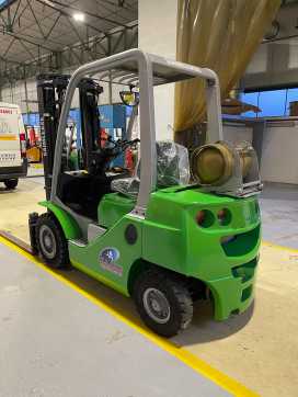 Wózki widłowe używane CESAB chariot �l�vateur � fourches GAS VIERRADFRONTSTAPLER (13029265) backdrop