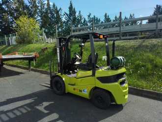 Wózki widłowe używane CLARK chariot �l�vateur � fourches GAS VIERRADFRONTSTAPLER (12963279) backdrop
