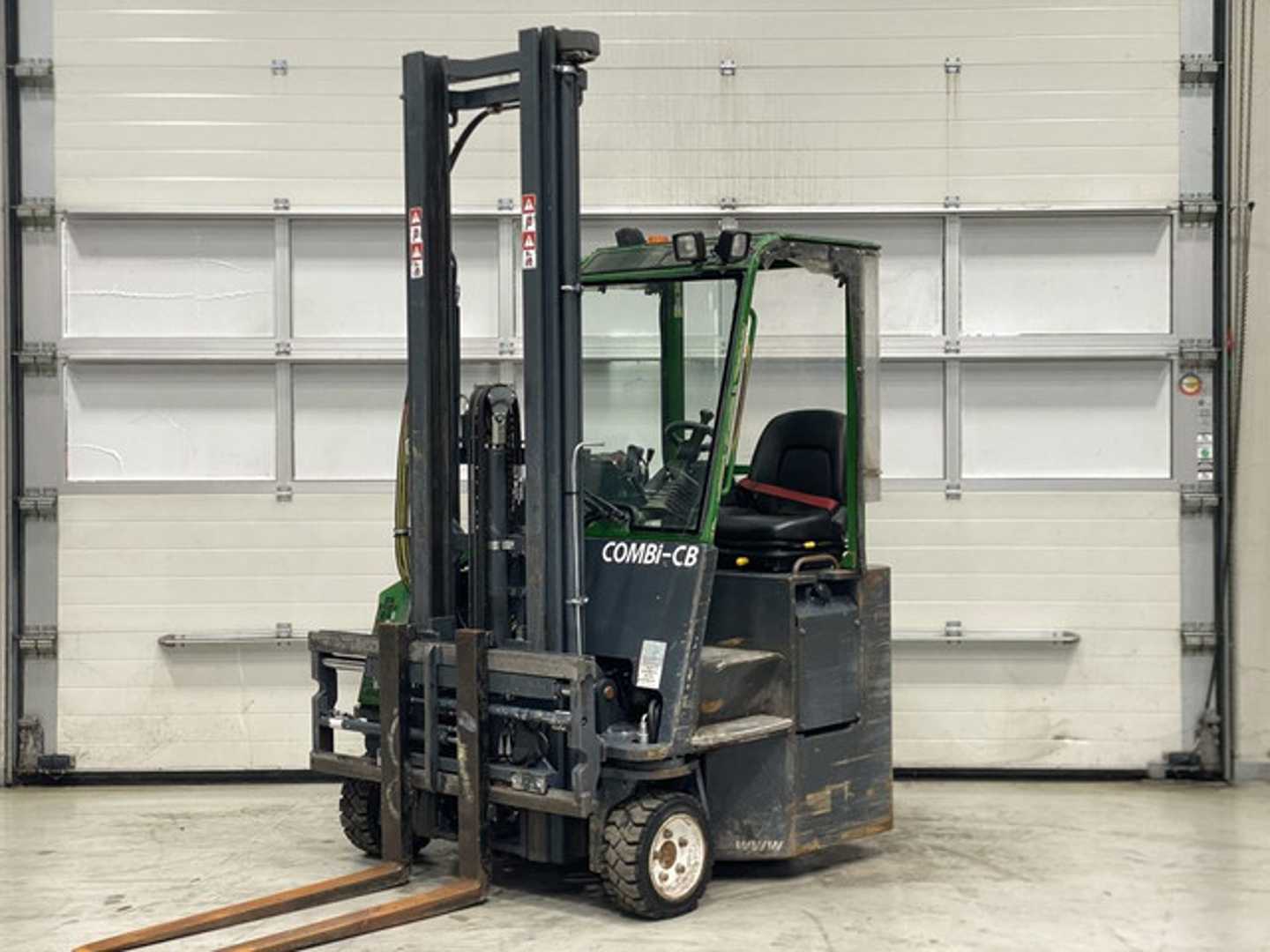 Wózki widłowe używane COMBILIFT C3000CB WEITERE SEITENSTAPLER (12995344)