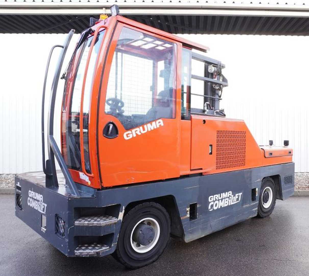 Wózki widłowe używane COMBILIFT C6000FSL DIESEL SEITENSTAPLER (12839565)