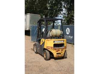 Wózki widłowe używane DAEWOO Daewoo-Doosan G25P GAS VIERRADFRONTSTAPLER (13065085)