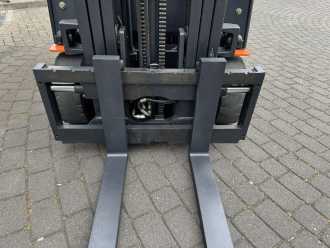 Wózki widłowe używane DOOSAN B15T-5 ELEKTRO DREIRADFRONTSTAPLER (13012685)