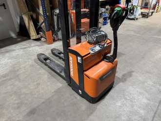 Wózki widłowe używane DOOSAN BSL13S-7C ELEKTRO HOCHHUBWAGENDEICHSEL (13001487)