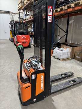 Wózki widłowe używane DOOSAN BSL13S-7C ELEKTRO HOCHHUBWAGENDEICHSEL (13001487)
