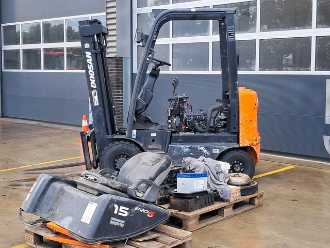 Wózki widłowe używane DOOSAN D15S-5 DIESEL VIERRADFRONTSTAPLER (13073357)