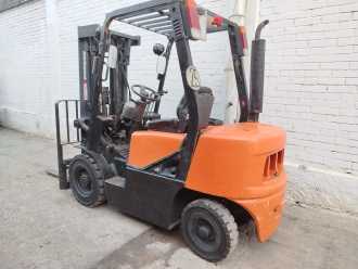 Wózki widłowe używane DOOSAN D25G DIESEL VIERRADFRONTSTAPLER (13046431)