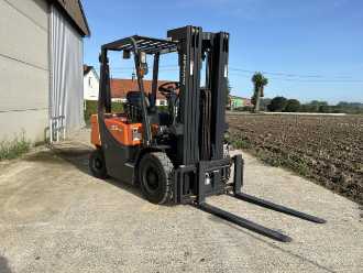 Wózki widłowe używane DOOSAN D25GP DIESEL VIERRADFRONTSTAPLER (13073391)