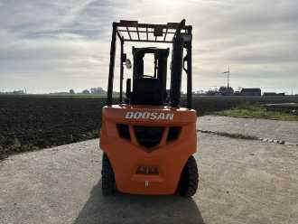 Wózki widłowe używane DOOSAN D25GP DIESEL VIERRADFRONTSTAPLER (13073391)