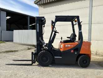 Wózki widłowe używane DOOSAN D25GP DIESEL VIERRADFRONTSTAPLER (13073391)