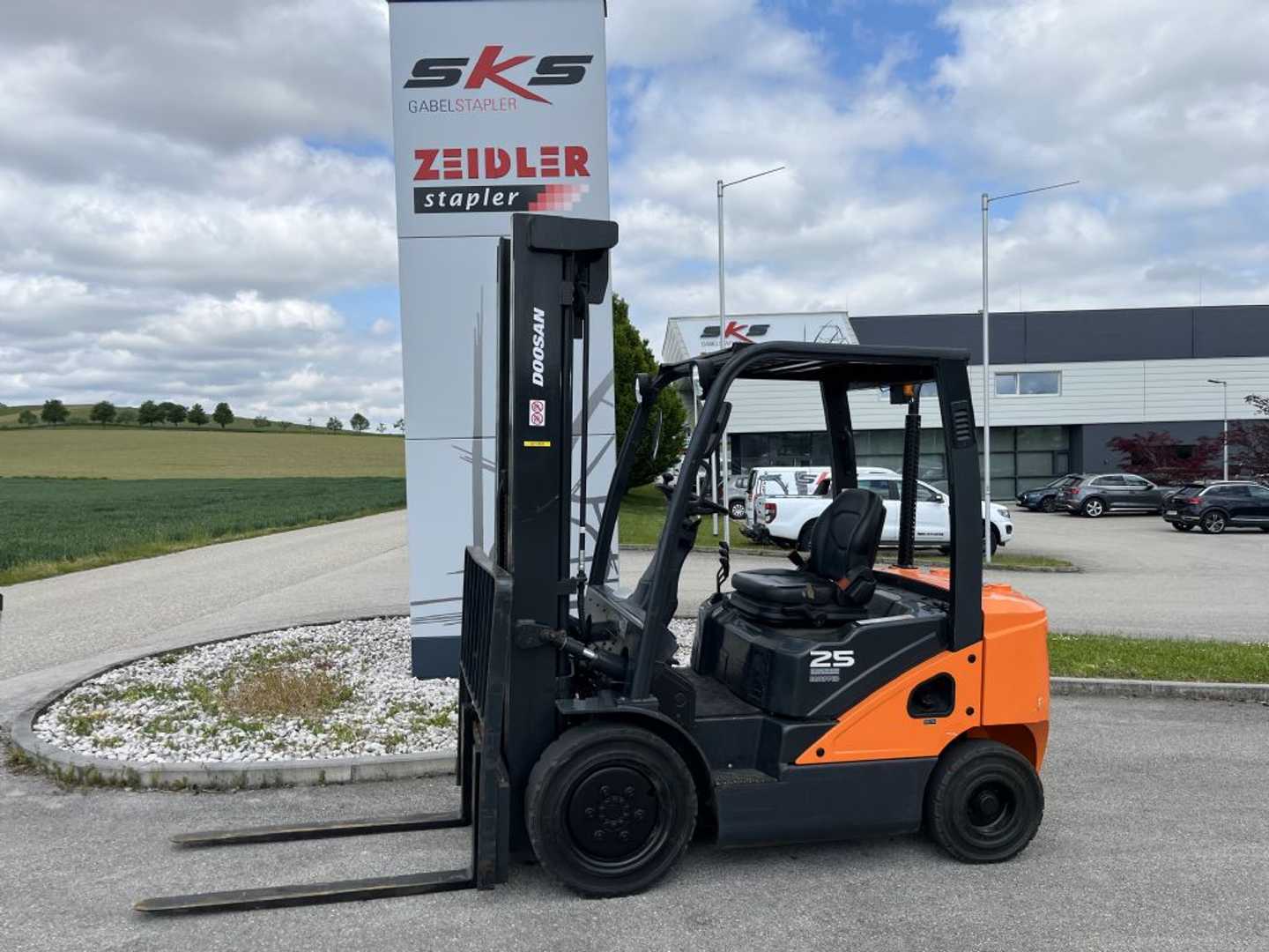 Wózki widłowe używane DOOSAN D25S-7 DIESEL VIERRADFRONTSTAPLER (13043965)