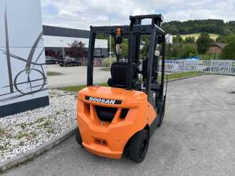 Wózki widłowe używane DOOSAN D25S-7 DIESEL VIERRADFRONTSTAPLER (13043965)