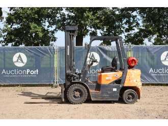 Wózki widłowe używane DOOSAN G25G GAS VIERRADFRONTSTAPLER (13065086)