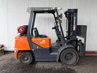 Wózki widłowe używane DOOSAN G30GX GAS VIERRADFRONTSTAPLER (13046338) backdrop