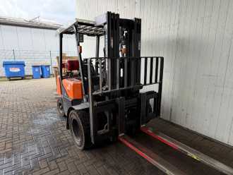 Wózki widłowe używane DOOSAN G30GX GAS VIERRADFRONTSTAPLER (13046338)