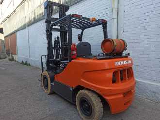 Wózki widłowe używane DOOSAN G40SC-5 GAS VIERRADFRONTSTAPLER (13040259)