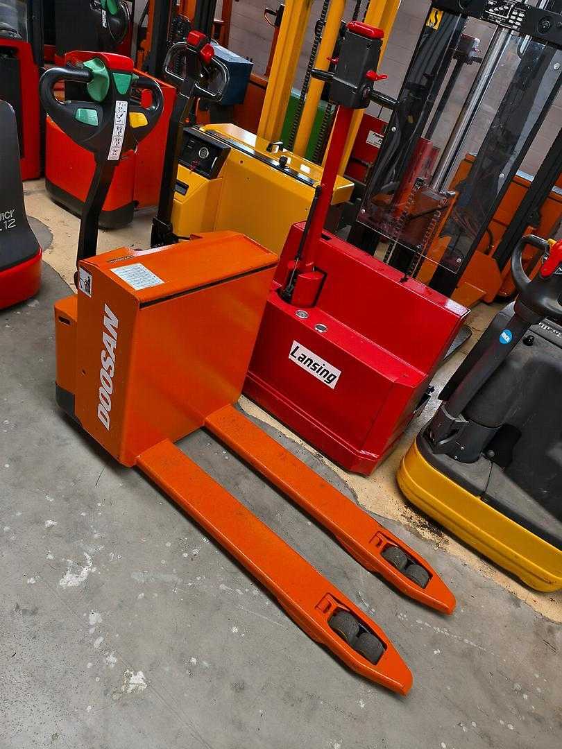 Wózki widłowe używane DOOSAN LEDH18 ELEKTRO NIEDERHUBWAGENDEICHSEL (13001884)