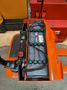 Wózki widłowe używane DOOSAN LEDH18 ELEKTRO NIEDERHUBWAGENDEICHSEL (13001884)
