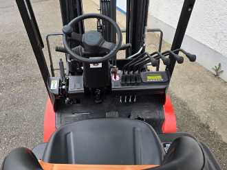 Wózki widłowe używane EP EFL181 ELEKTRO VIERRADFRONTSTAPLER (12988878)