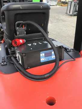 Wózki widłowe używane EP EFL302 ELEKTRO VIERRADFRONTSTAPLER (12833486)