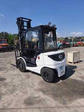 Wózki widłowe używane EP EFL35 PRO ELEKTRO VIERRADFRONTSTAPLER (13067453)