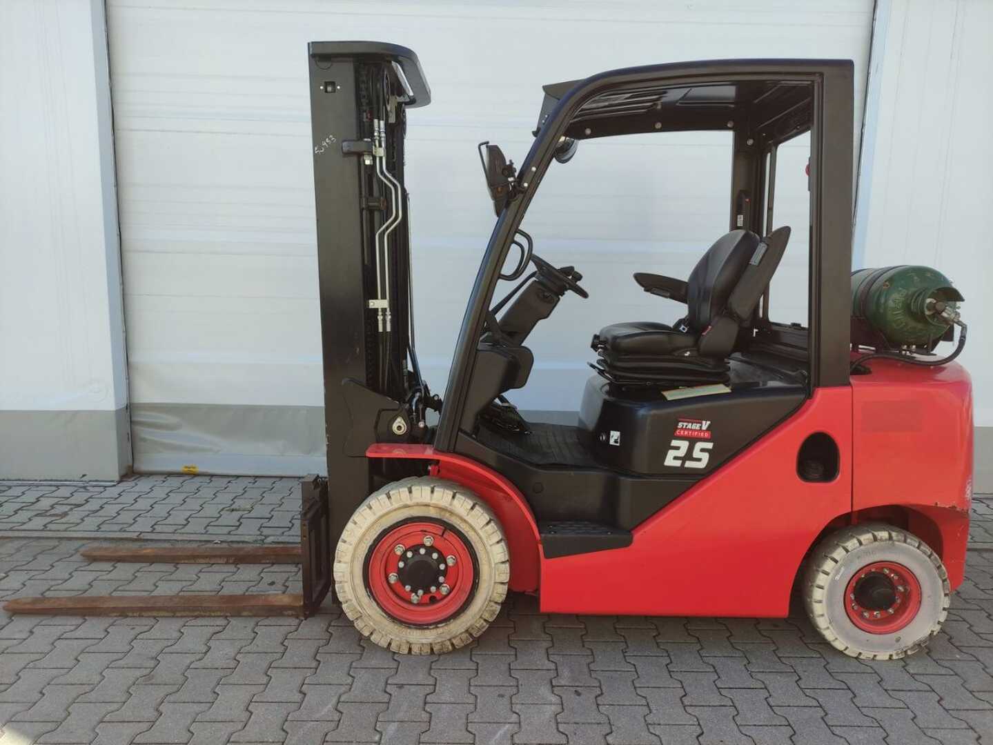 Wózki widłowe używane HANGCHA CPYD25 XH3F GAS VIERRADFRONTSTAPLER (13073605)