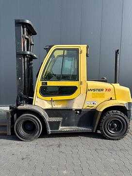 Wózki widłowe używane HYSTER 7.0 FT DIESEL VIERRADFRONTSTAPLER (13071187) backdrop