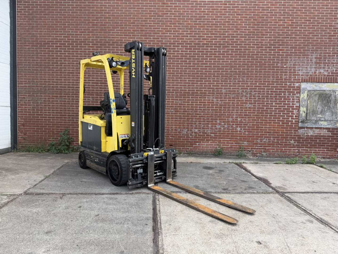 Wózki widłowe używane HYSTER E2.5XN MWB ELEKTRO VIERRADFRONTSTAPLER (13061246)