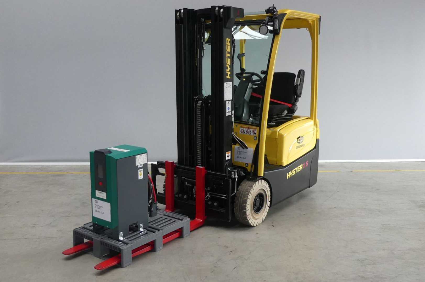 Wózki widłowe używane HYSTER J1.5XNT ELEKTRO DREIRADFRONTSTAPLER (13045815)