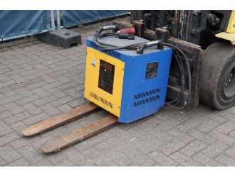 Wózki widłowe używane HYSTER J3.00XM ELEKTRO VIERRADFRONTSTAPLER (13062988)