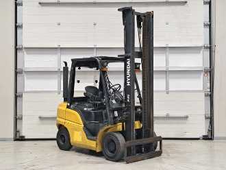 Wózki widłowe używane HYUNDAI 25D-09 DIESEL VIERRADFRONTSTAPLER (13076181)